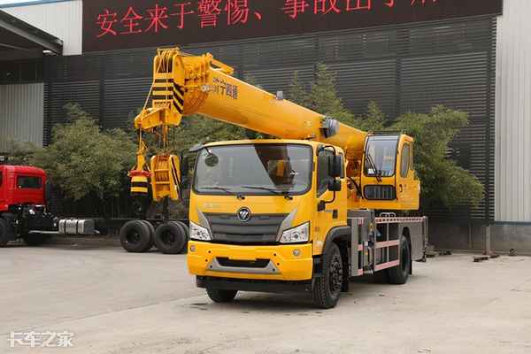 汽車起重機(jī)—汽車起重機(jī)和輪胎起重機(jī)的區(qū)別