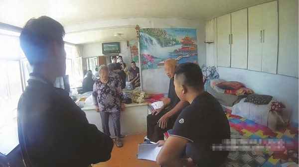 一列火车22时从甲站开出,一列火车从甲站开往乙站,每小时行驶65千米