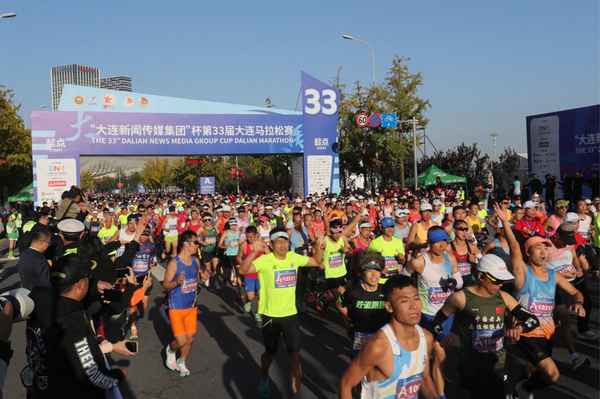 參賽選手經過激烈角逐—經過選手們激烈角逐和評委們打分