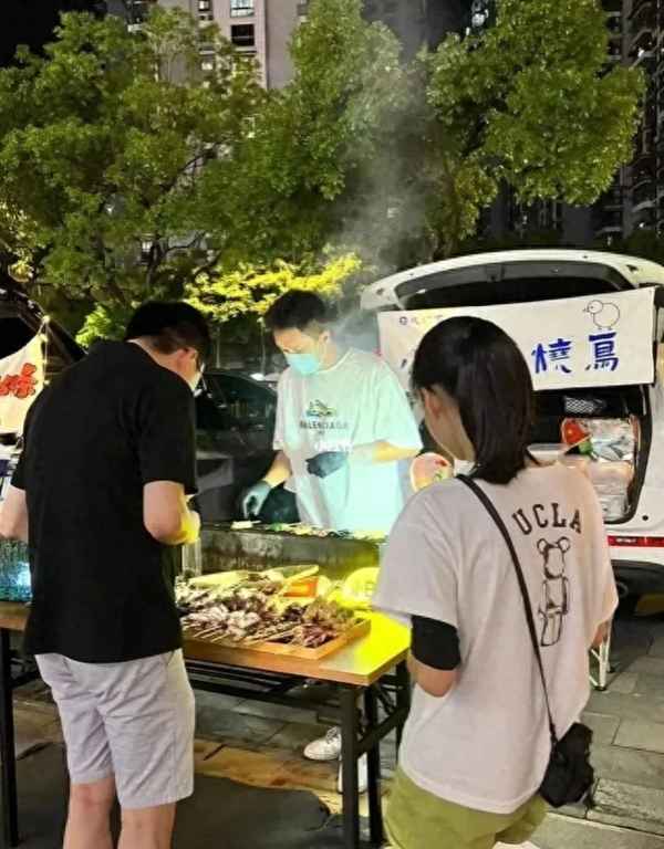 地摊卖什么最吸引人、适合一个人摆摊的四季小吃