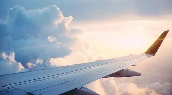 航班延誤改簽可以改簽另外航空么;航班延誤改簽可以改到臨近城市嗎