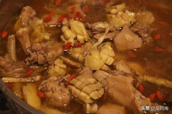 母雞燉鮑魚(yú)的做法;母雞燉鮑魚(yú)營(yíng)養(yǎng)功效