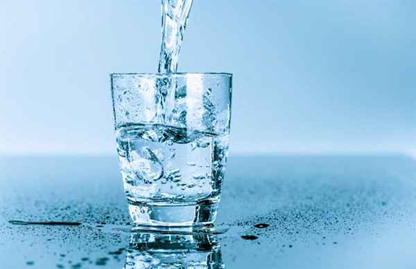 尿崩症可以四个小时不喝水吗_尿崩症一般多久排一次尿