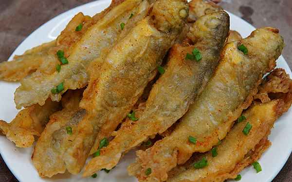 干炸小黃花魚怎么做酥脆好吃(干炸小黃魚的做法視頻)