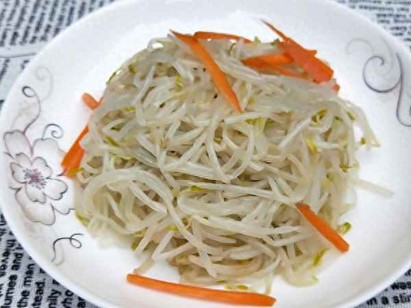 不同口味的涼拌黃豆芽(涼拌黃豆芽的做法大全家常竅門)