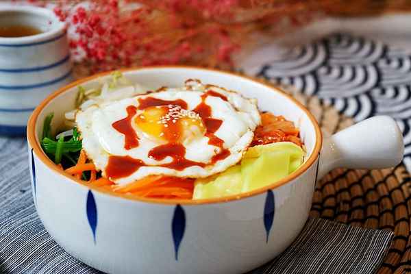 石鍋拌飯的食用方法(石鍋拌飯?jiān)趺闯院贸?