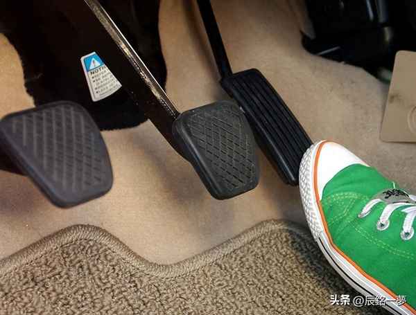 車子給油時有頓挫感,動力不足;車子給油時有頓挫感,動力不足維修費大概多少