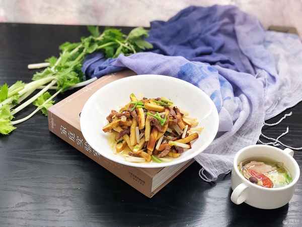 芹菜香干炒肉的做法竅門(mén)_芹菜炒肉香干怎么做好吃