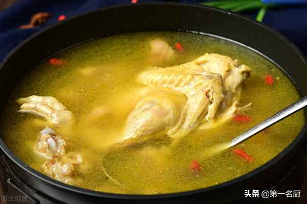 母雞湯放什么材料煲湯好喝_煲雞湯的正確方法