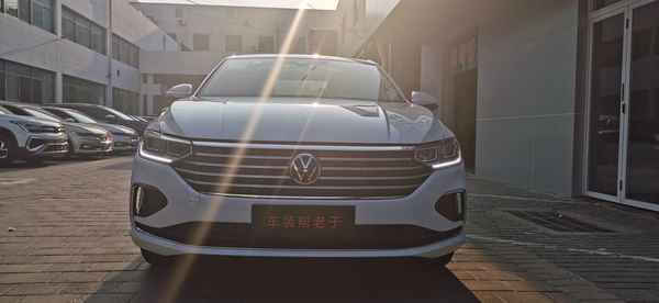 大眾朗逸2023款圖片及報價自動擋,大眾朗逸2023款圖片及報價自動擋速騰