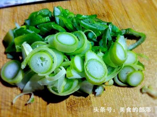 正宗蝦醬炒雞蛋的做法—炒蝦醬最簡單的吃法