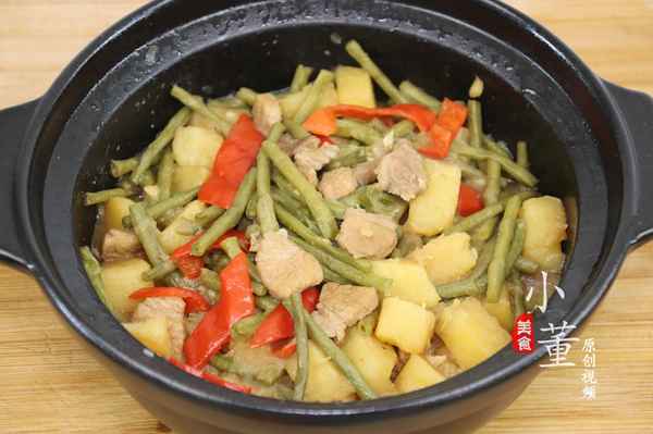 燉豆角土豆先放哪個(gè)—土豆燉豆角先放土豆還是豆角
