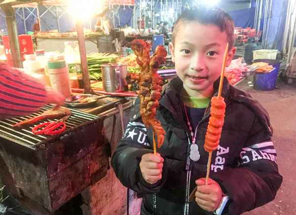 燒烤攤每天會有50個人來關顧嗎(燒烤擺攤一天能掙多少錢)