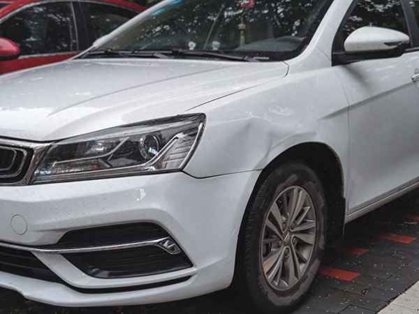 倒車影像記錄儀安裝費-倒車攝像頭記錄儀共用