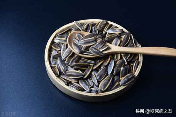 十粒花生米相當(dāng)于一碗米飯;早上空腹吃花生的功效