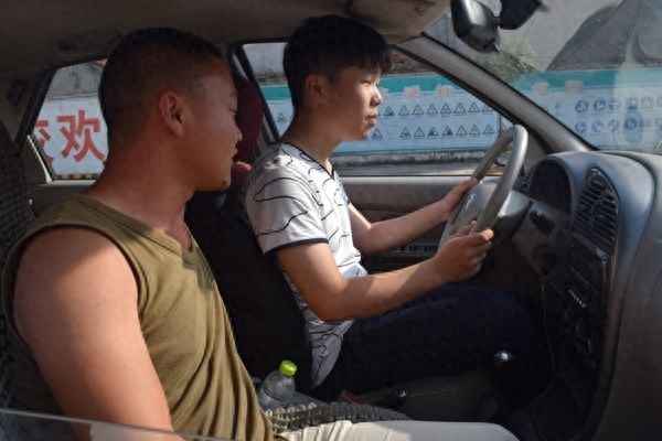 成都學(xué)車(chē)費(fèi)用一般多少錢(qián)_成都學(xué)車(chē)費(fèi)用一般多少錢(qián)一次