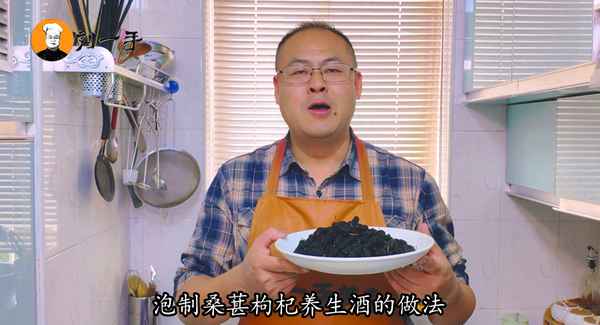 新鮮桑葚泡酒制作方法(新鮮桑葚泡酒有什么功效呢)