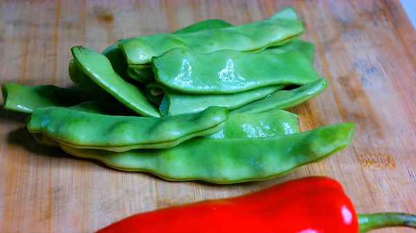 扁豆炒肉需要焯水嗎_扁豆怎么焯水水正確