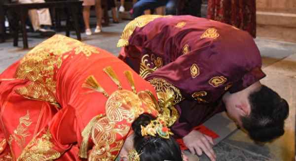 在家里改口仪式主持词,新郎到女方家改口仪式主持词