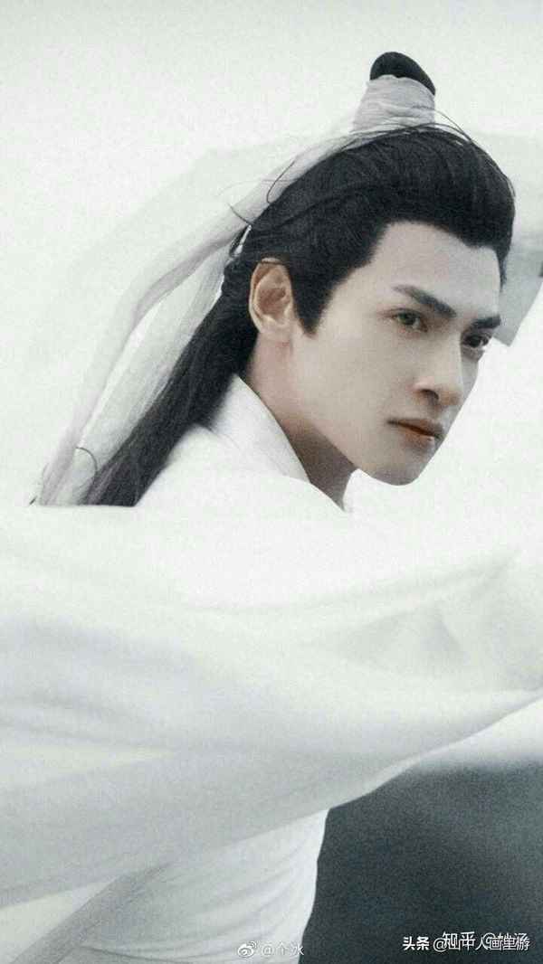 天下谁人配白衣的全诗是什么—天下谁人配白衣的全诗是什么名字