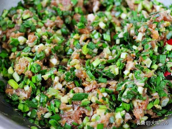 豬肉韭菜餃子餡怎么調-豬肉韭菜餃子餡怎么調才好吃視頻教程