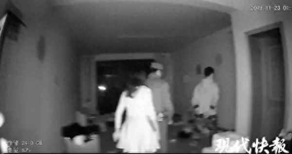 敲门骚扰警察会怎么处理,敲门骚扰别人违法吗