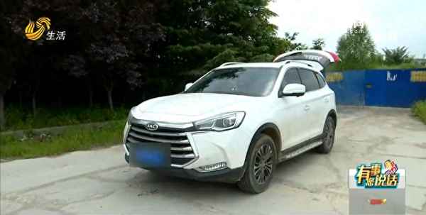 汽車腳墊下面有積水怎么排干;暴雨后汽車腳墊下面進水