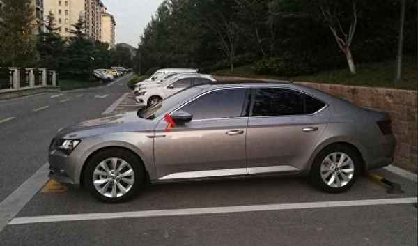 和凹字差不多的車標、類似凹的標志是什么車