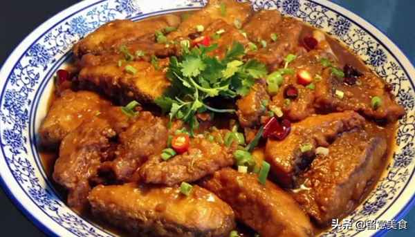 紅燒草魚(yú)怎么燒的又嫩又好吃,紅燒草魚(yú)怎么燒的又嫩又好吃視頻