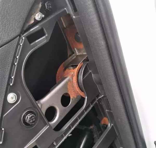 汽車點漆(汽車點漆和噴漆的區別)