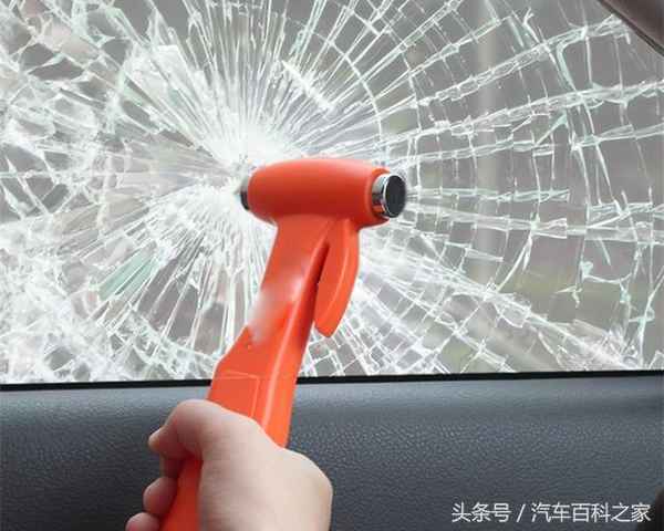 汽車玻璃怎么砸最快(汽車玻璃怎么砸破)