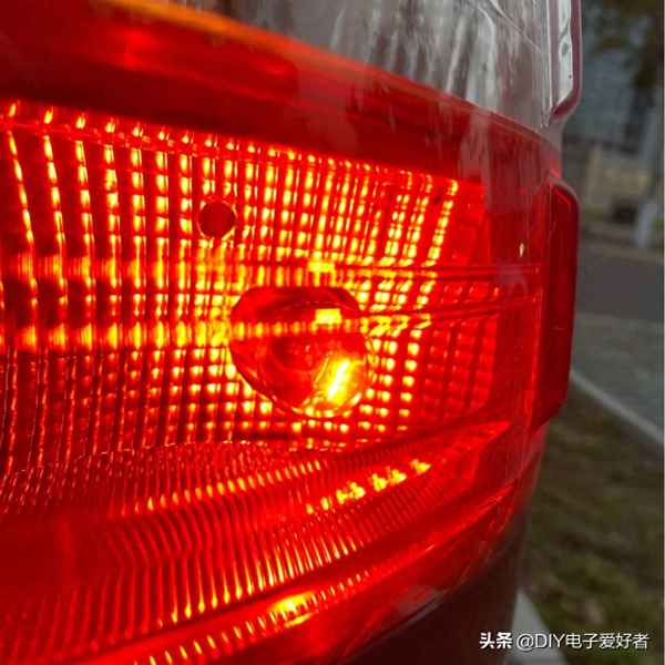 如何更換剎車燈泡-剎車燈的作用