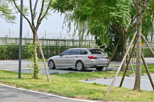 寶馬e60和f18對(duì)比(寶馬e60和寶馬f18對(duì)比哪個(gè)好看)