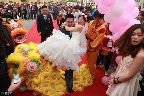 搞笑節(jié)目串詞主持詞-搞笑節(jié)目串詞主持詞怎么寫