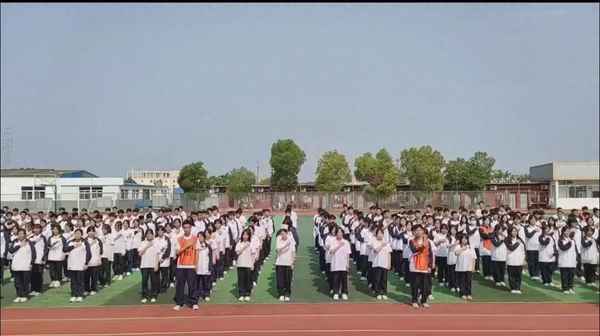 感恩爸妈手语视频、感恩父母的手语歌