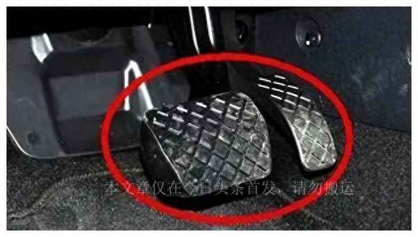 左腳離合的合適姿勢-左腳離合的合適姿勢是什么