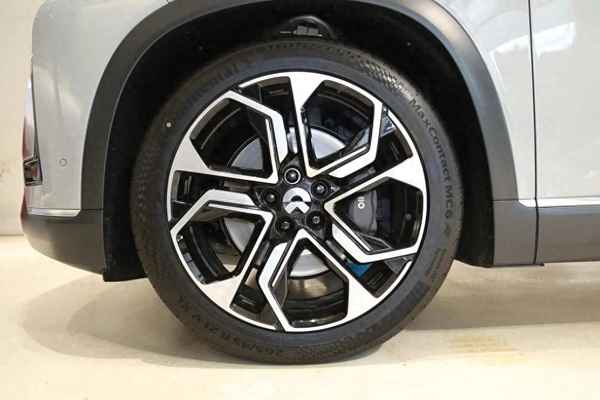 長得像花瓣一樣的車標(像花瓣一樣的車標是什么車)
