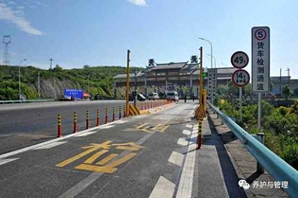 可以在高速公路上拦车吗;高速公路可以拦车吗