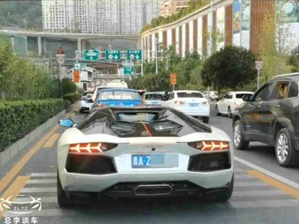 lp700是大牛還是小牛;大牛lp700和svj
