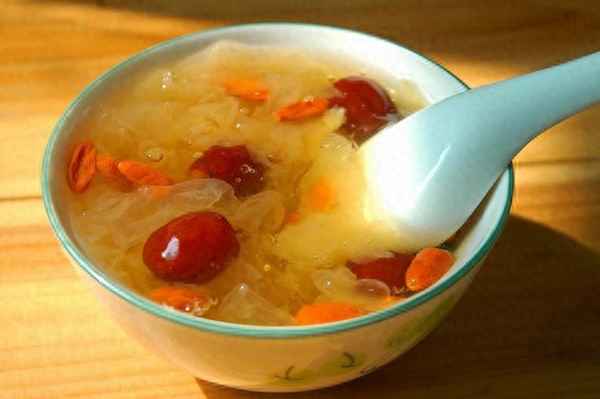 白木耳和棗一起煮有什么功效_白木耳和棗一起煮有什么功效與作用