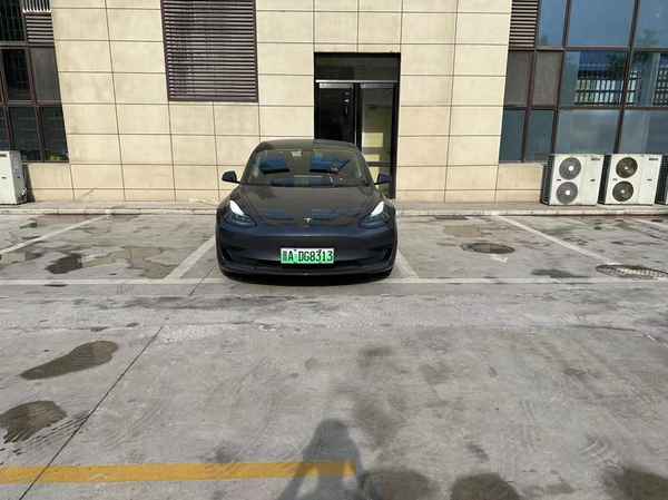 特斯拉model3開門下車怎么開(特斯拉model 3下車開門)