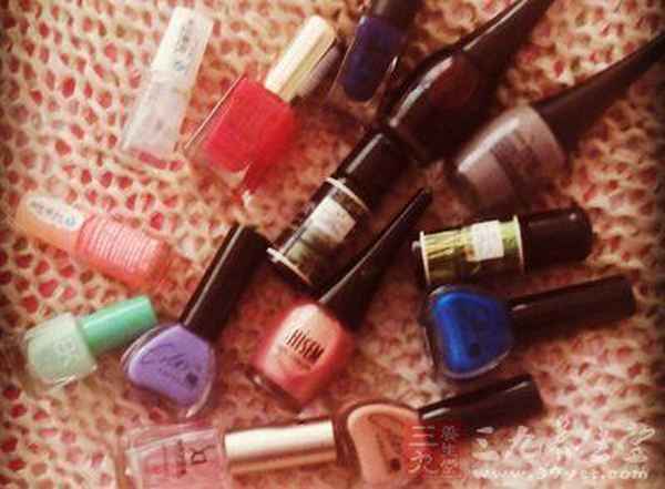 手指甲与肉脱离变空怎么办、手指甲与肉脱离是什么原因