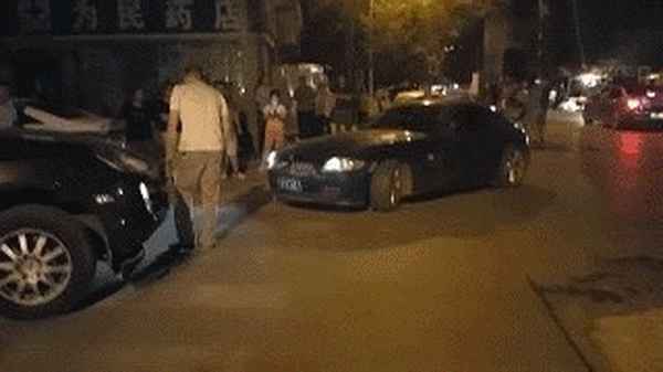 撞卡宴男的寶馬女是誰-撞卡宴要賠多少