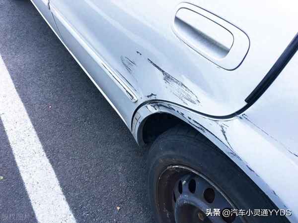 車換了1個車門貶值多少、車門撞變形了是換還是修復