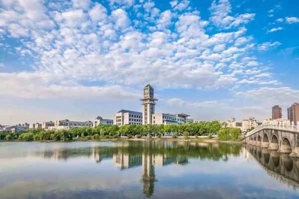 中南财经政法大学占地面积_中南财经政法大学多少平方米