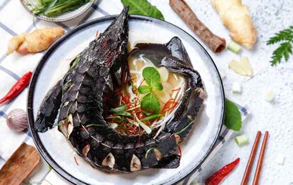清蒸鱘魚的做法視頻;清蒸鱘魚怎么做好吃