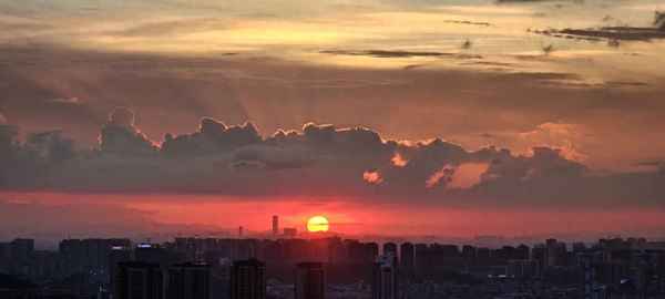 汤臣一品视角黄浦江夜景_汤臣一品黄浦江豪宅