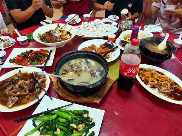 麻油雞的制作方法;正宗麻油雞整只燒雞