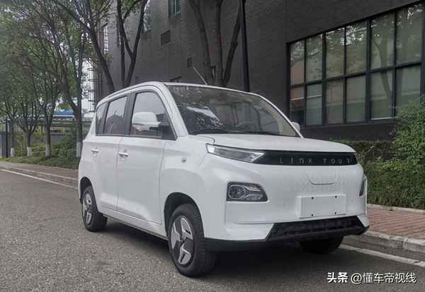 小轿车的长度大约是多少米,小轿车的车长是多少米