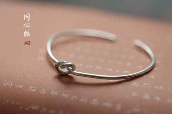 南方有佳人容华若桃李-南方有佳人容华若桃李取名